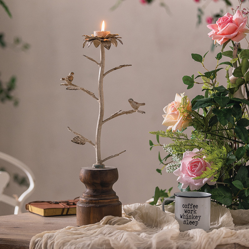 Interior Design White And Wood - Franse vintage interieurdecoratie, witte vintage bloeivormige